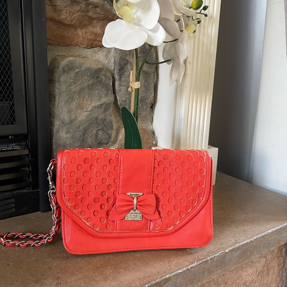 Red wristlet by lulu